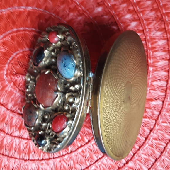 Rare Vintage Gilt Makeup Powder Puff Compact/with Multiple Color Stones - Picture 9 of 16